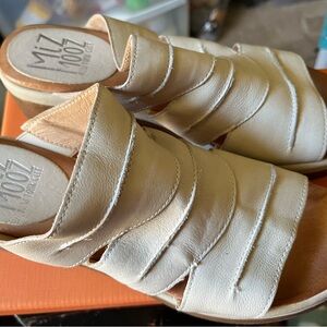 Miz Mooz Cream  Linen Leather Sandals size EU 41